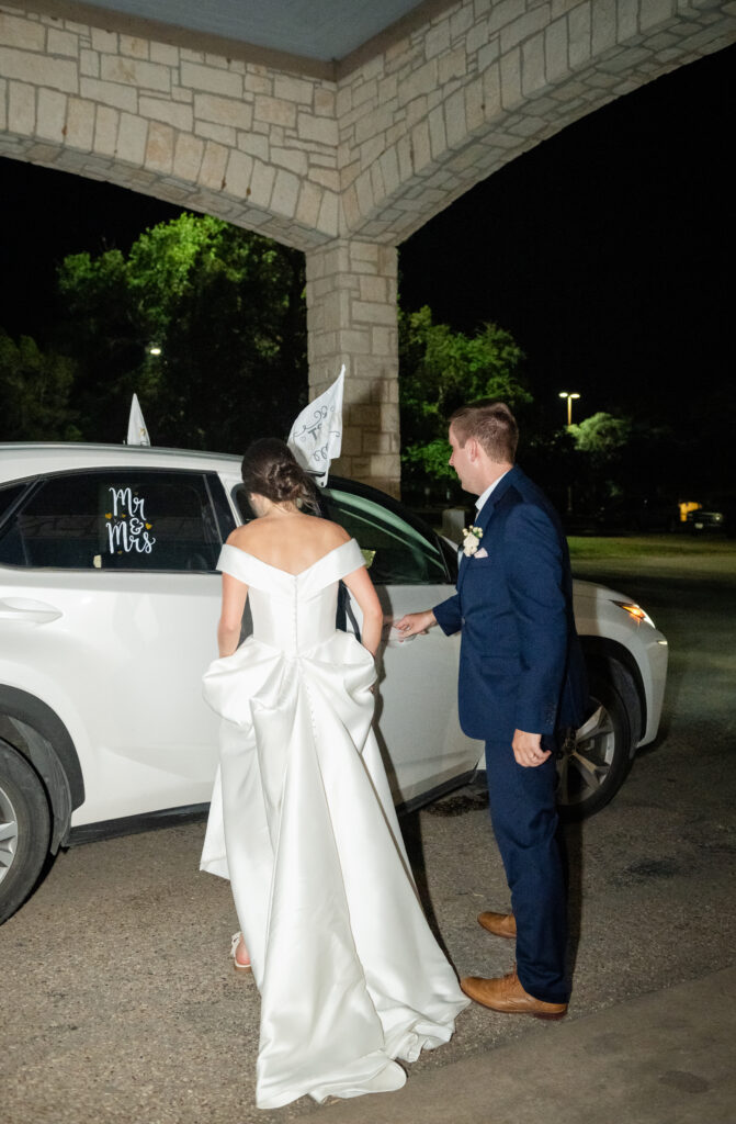 Timeless Wedding At Riverbend Church, Austin Wedding Photographer