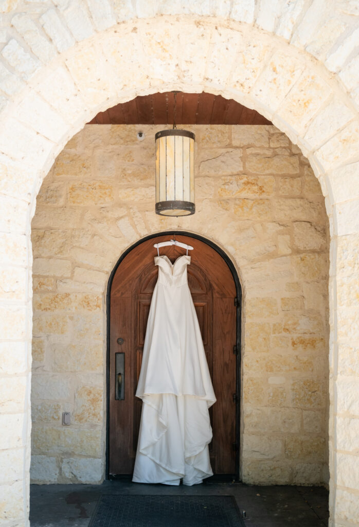 Timeless Wedding At Riverbend Church, Austin Wedding Photographer